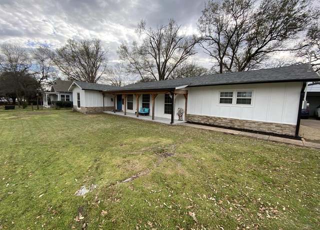 Property at 1704 S Houston St, Kaufman, TX 75142, 3 beds, 2 baths