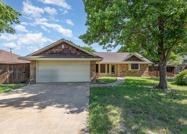 Property at 122 Big Bend Blvd, Waxahachie, TX 75165, 3 beds, 2 baths
