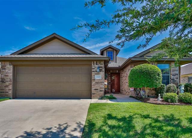 Property at 3509 Austin St, Gainesville, TX 76240, 3 beds, 2 baths