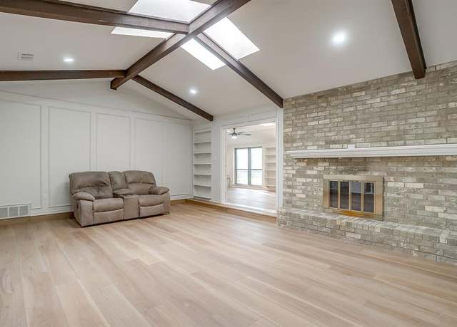 Property at 4733 Cinnamon Hill Dr, Fort Worth, TX 76133, 3 beds, 2 baths
