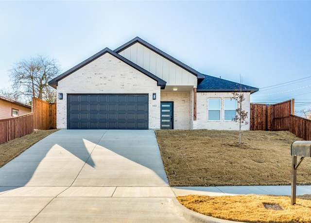 Property at 1422 E Magnolia Ave, Fort Worth, TX 76104, 3 beds, 2 baths