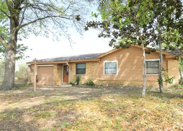 Property at 2310 March Ln, Grand Prairie, TX 75050, 4 beds, 1.5 baths