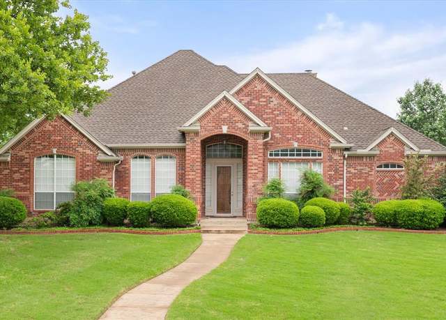 Property at 920 Shady Creek Dr, Kennedale, TX 76060, 4 beds, 3 baths
