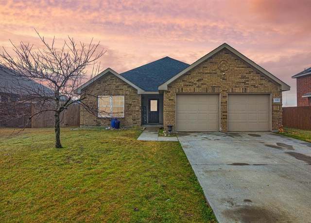 Property at 219 Saddlebrook Ln, Waxahachie, TX 75165, 3 beds, 2 baths