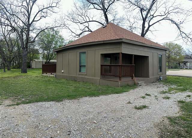 Property at 1711 Oriental St, Bonham, TX 75418, 2 beds, 1 bath