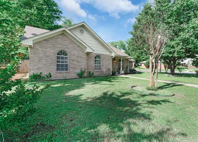 Property at 400 Houston St, Sulphur Springs, TX 75482, 3 beds, 1.5 baths