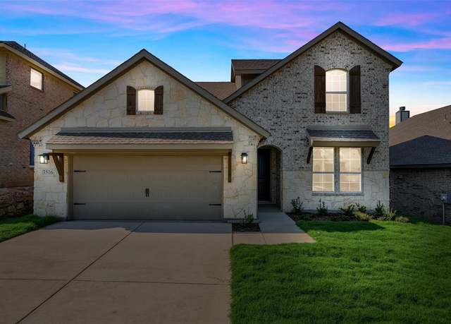 Property at 3516 Columbus St, Gainesville, TX 76240, 4 beds, 3.5 baths