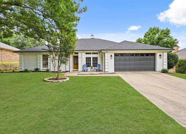 Property at 317 Marseille Dr, Hurst, TX 76054, 4 beds, 3 baths