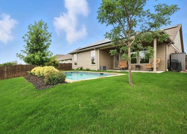 Property at 313 Hogan Dr, Denton, TX 76210, 4 beds, 2 baths