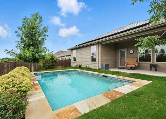 Property at 313 Hogan Dr, Denton, TX 76210, 4 beds, 2 baths