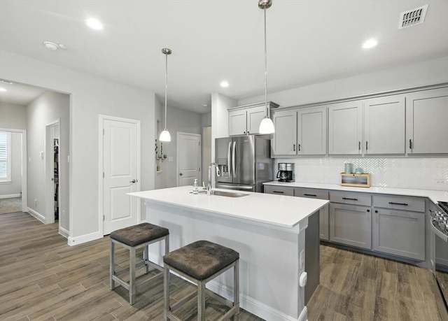 Property at 313 Hogan Dr, Denton, TX 76210, 4 beds, 2 baths