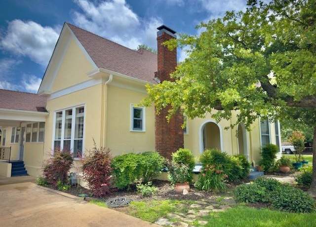 Property at 330 E Mcneill St, Stephenville, TX 76401, 3 beds, 2 baths