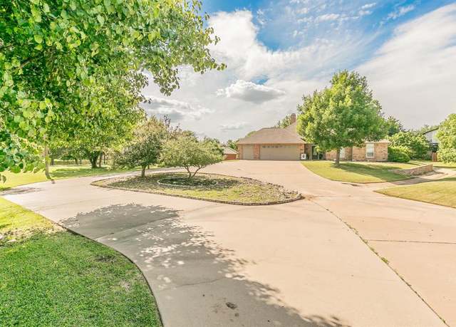 Property at 3706 Fairway Dr, Granbury, TX 76049, 3 beds, 2 baths