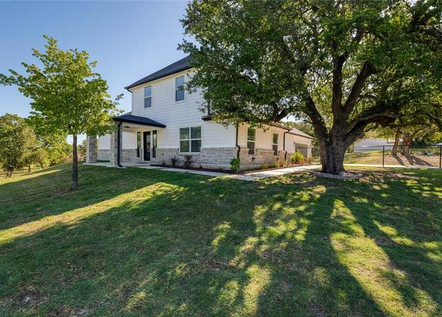 Property at 117 Rock Salt Dr, Springtown, TX 76082, 4 beds, 3 baths