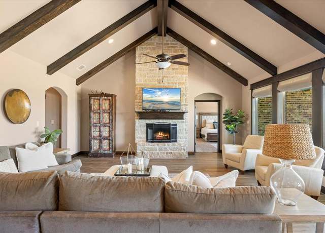 Property at 228 Martin Dr, Granbury, TX 76049, 4 beds, 3 baths