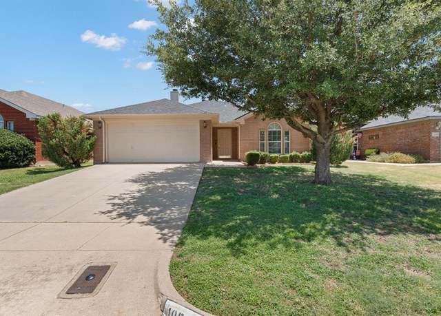 Property at 10520 Aransas Dr, Fort Worth, TX 76131, 3 beds, 2 baths