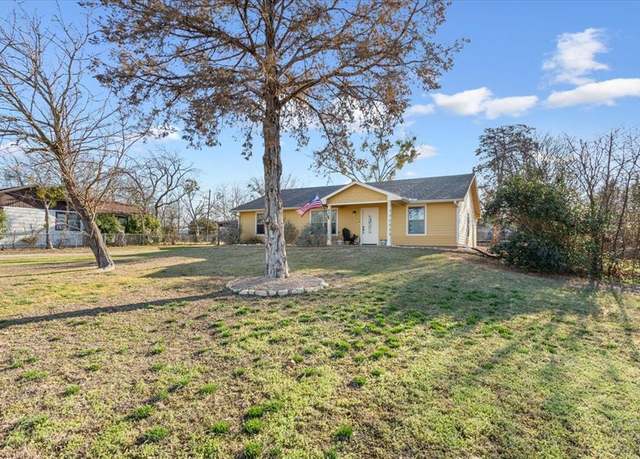 Property at 806 N College Ave, West, TX 76691, 3 beds, 2 baths