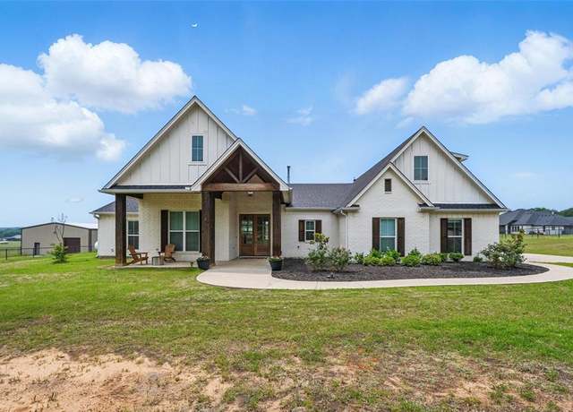 Property at 917 County Road 914, Burleson, TX 76028, 4 beds, 3 baths