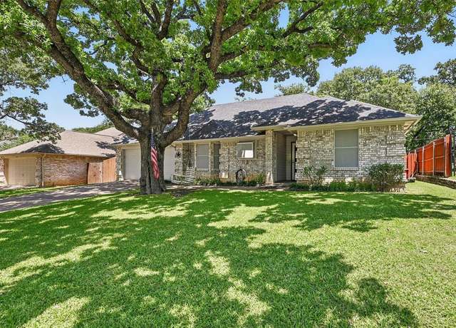 Property at 685 Cardinal Ridge Rd, Burleson, TX 76028, 3 beds, 2 baths