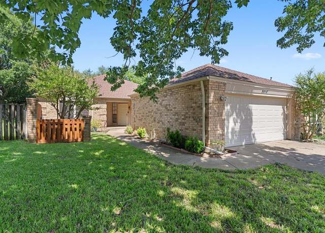 Property at 3410 Country Club Pl, Grand Prairie, TX 75052, 2 beds, 2 baths