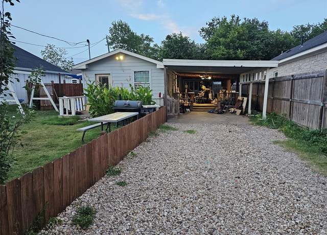 Property at 1022 S Madison St, Mcgregor, TX 76657, 3 beds, 1 bath