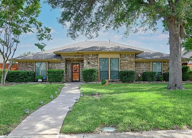 Property at 9727 Amberley Dr, Dallas, TX 75243, 3 beds, 2.5 baths