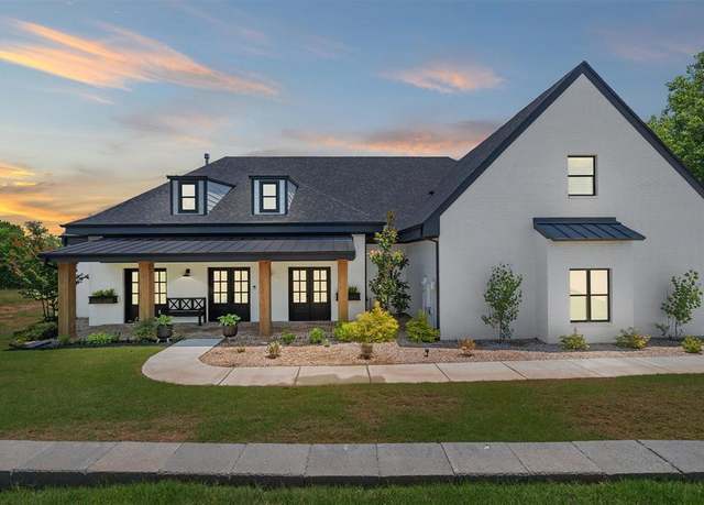 Property at 9700 Bellechase Rd, Granbury, TX 76049, 4 beds, 3 baths