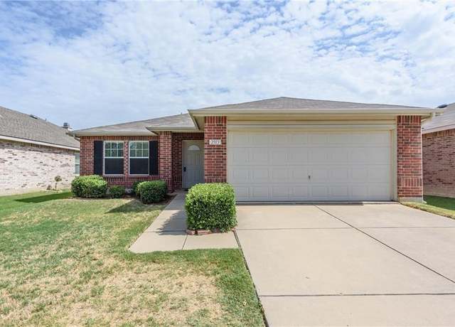 Property at 2913 Paddock Way, Denton, TX 76210, 3 beds, 2 baths