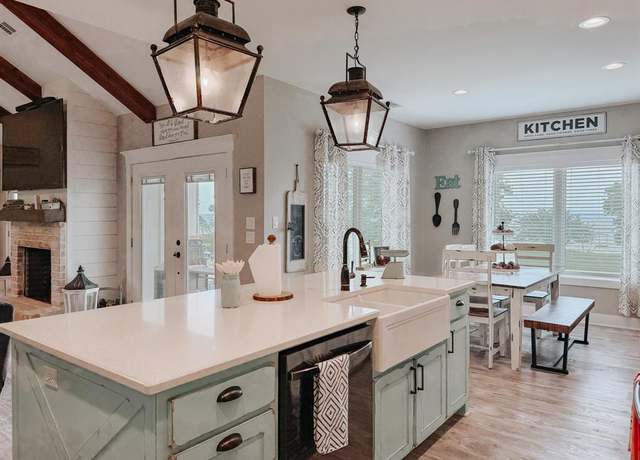 Property at 2121 SE County Road 2160, Corsicana, TX 75109, 5 beds, 3.5 baths