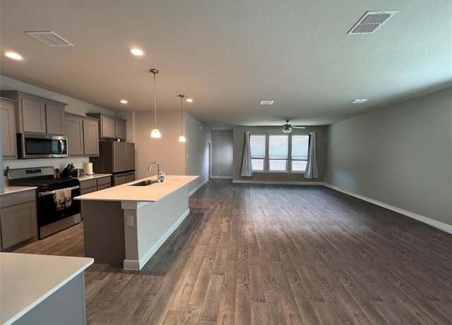 Property at 5266 Meadow Ln, Krum, TX 76249, 5 beds, 2.5 baths