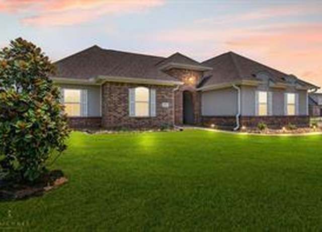 Property at 106 Donna Ln, Stonewall, LA 71078, 3 beds, 2 baths