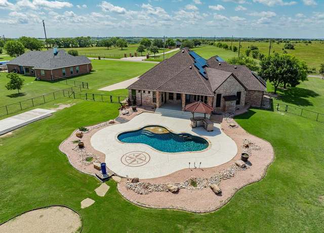 Property at 910 Angus Rd, Waxahachie, TX 75167, 3 beds, 2.5 baths