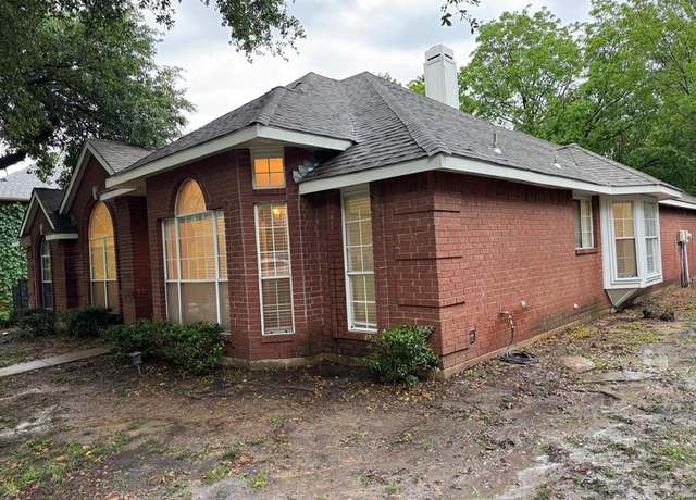 Property at 526 Greenwich Ln, Coppell, TX 75019, 3 beds, 2 baths