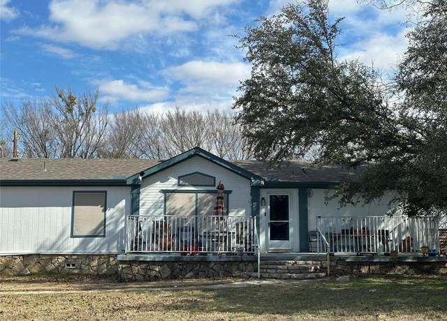 Property at 1331 Davis Rd, Granbury, TX 76049, 4 beds, 3 baths