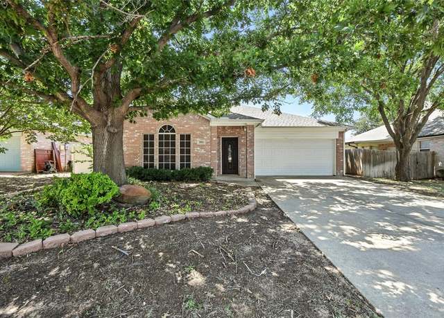 Property at 3952 Parkhaven Dr, Denton, TX 76210, 3 beds, 2 baths