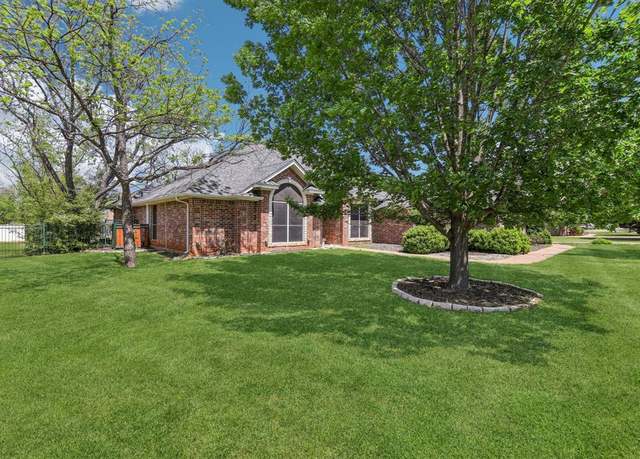 Property at 5510 Flagstick Dr, Granbury, TX 76049, 3 beds, 2.5 baths