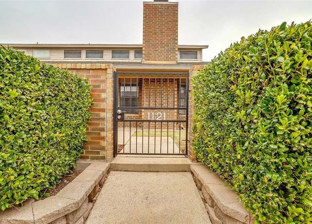 Property at 1121 Forest Creek St, Benbrook, TX 76126, 2 beds, 2 baths