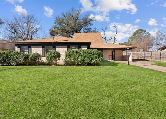 Property at 2012 Fairfax Dr, Corsicana, TX 75110, 3 beds, 1.5 baths