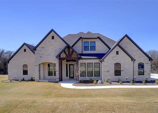Property at 5021 Glenoaks Ct, Weatherford, TX 76088, 4 beds, 3 baths