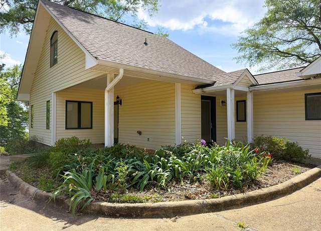 Property at 429 Robinson Ln, Homer, LA 71040, 4 beds, 2 baths