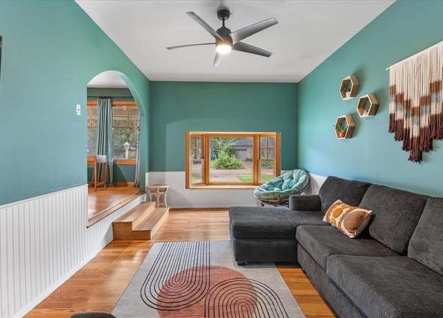 Property at 6617 Pimlico Dr, Dallas, TX 75214, 3 beds, 1.5 baths