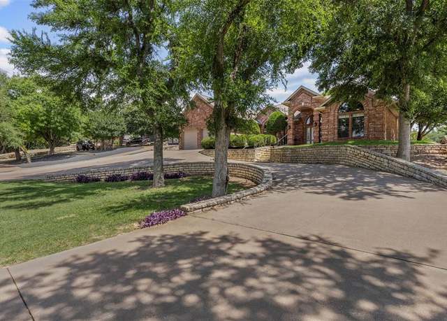 Property at 4223 Mojave Dr, Granbury, TX 76049, 3 beds, 3 baths