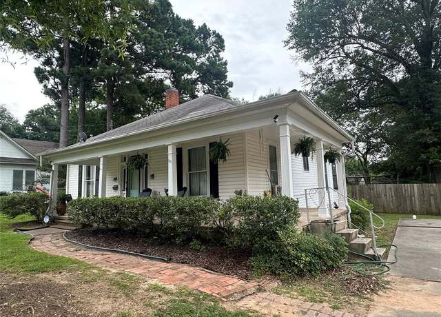 Property at 1734 Margaret St, Paris, TX 75460, 3 beds, 2 baths