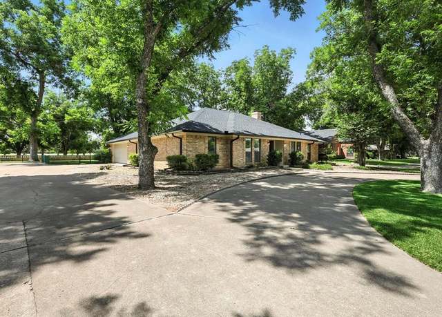 Property at 7205 Westover Dr, Granbury, TX 76049, 4 beds, 3 baths