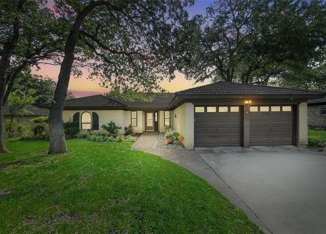Property at 2205 Cambridge Dr, Hurst, TX 76054, 3 beds, 2 baths