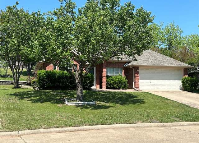 Property at 1712 Creekside Ave, Sherman, TX 75092, 4 beds, 2 baths