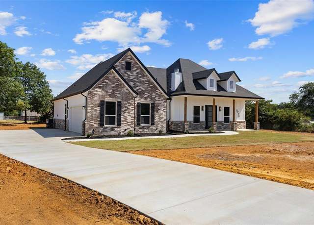 Property at 5718 Thousand Oaks Dr, Joshua, TX 76058, 4 beds, 2 baths