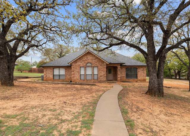 Property at 604 Willow Bend St, Cleburne, TX 76031, 3 beds, 2 baths