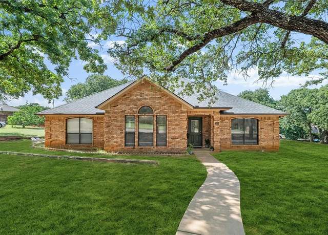 Property at 604 Willow Bend St, Cleburne, TX 76031, 3 beds, 2 baths