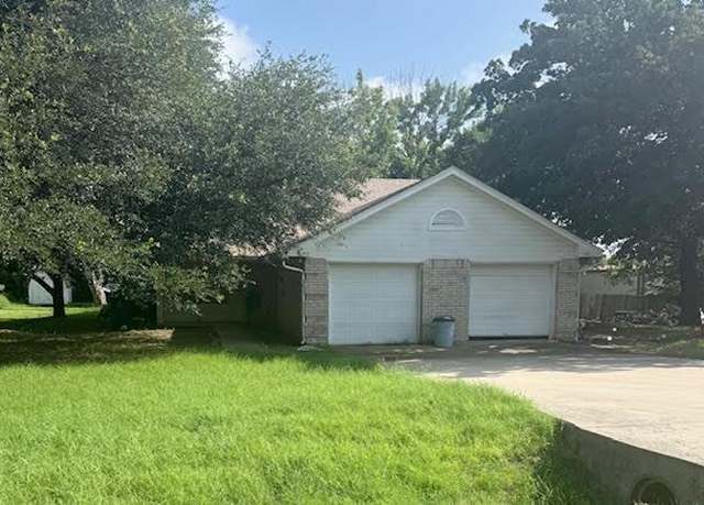 Property at 917 Wood Trl, Azle, TX 76020, 6 beds, 4 baths